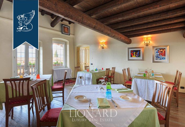 Image No.31-50 Bed Farmhouse for sale