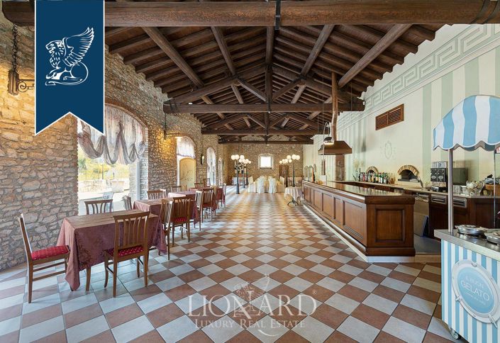 Image No.35-50 Bed Farmhouse for sale