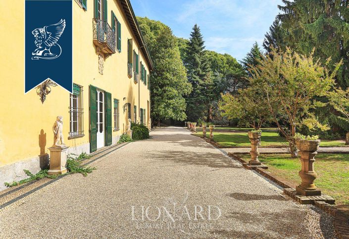 Image No.12-10 Bed Villa for sale