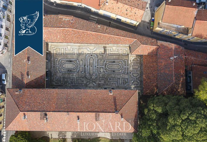 Image No.18-10 Bed Villa for sale