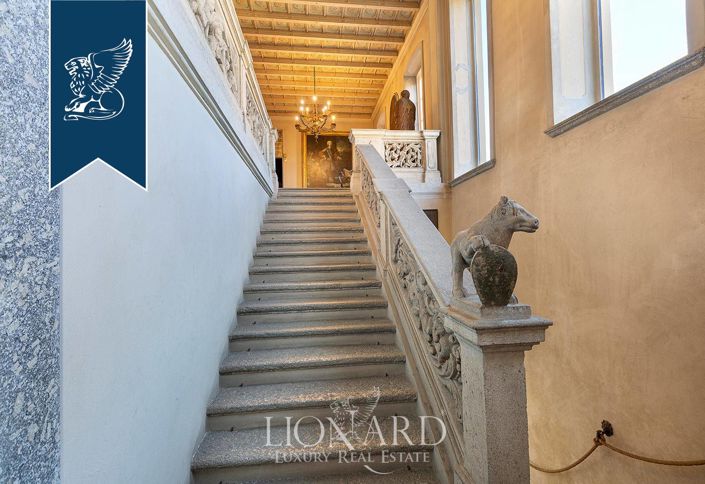 Image No.52-10 Bed Villa for sale