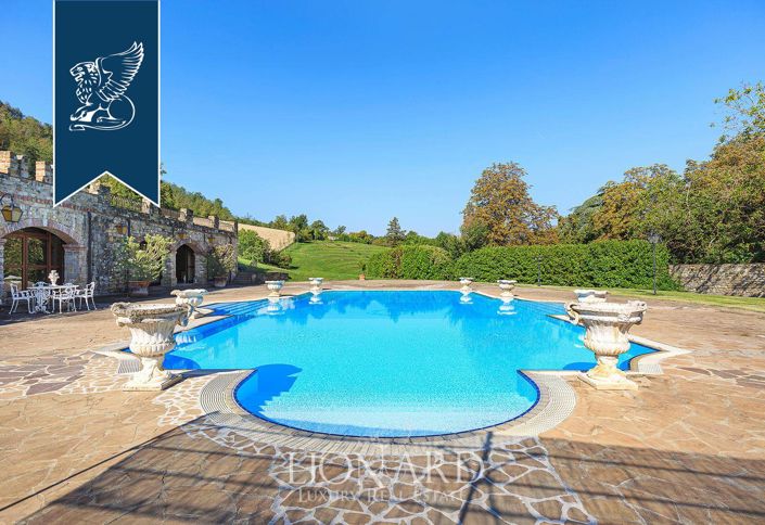 Image No.10-16 Bed Property for sale