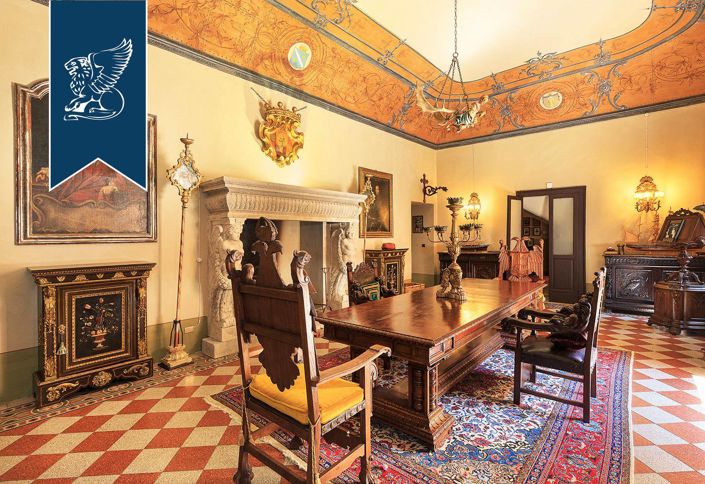 Image No.17-16 Bed Property for sale