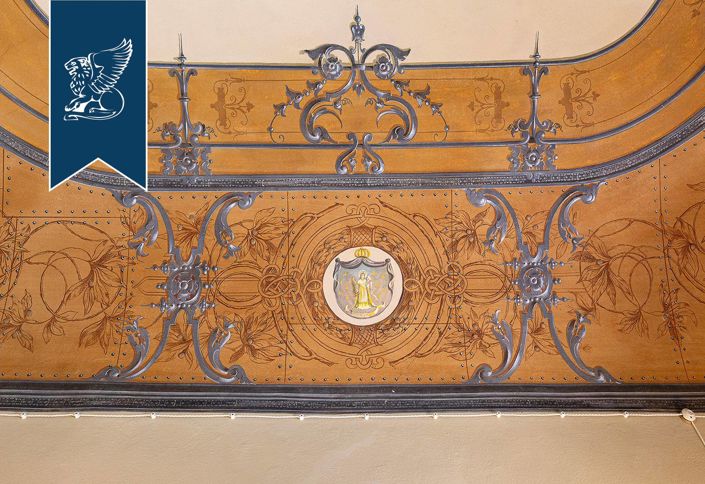 Image No.19-16 Bed Property for sale