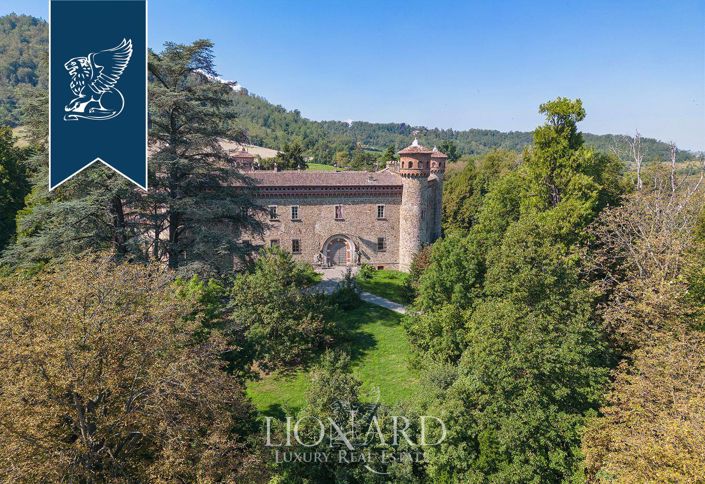 Image No.4-16 Bed Property for sale