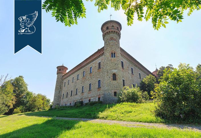 Image No.8-16 Bed Property for sale