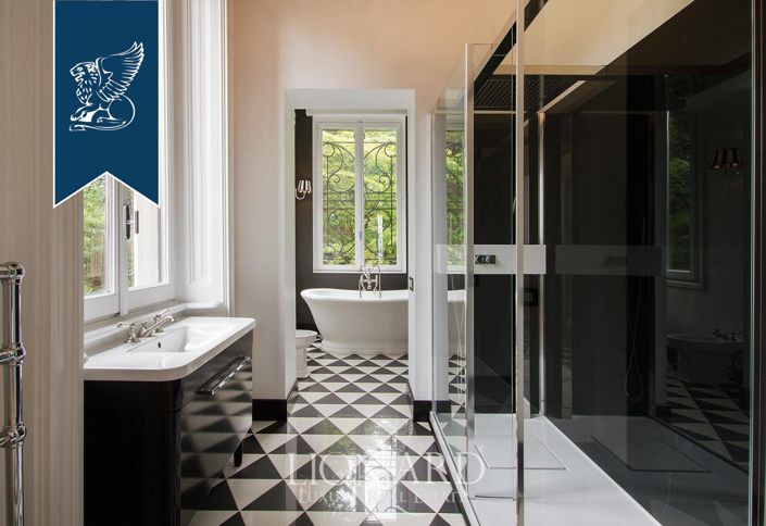 Image No.40-7 Bed Villa for sale