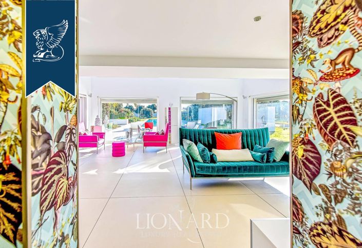 Image No.10-3 Bed Villa for sale