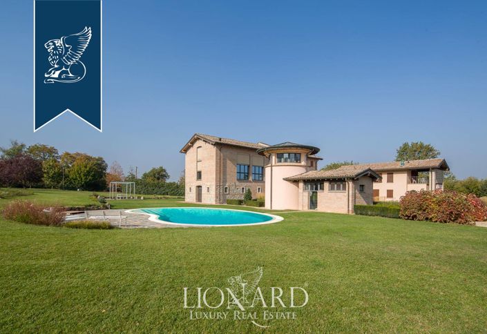 Image No.1-4 Bed Villa for sale