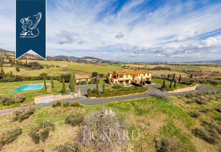 Image No.2-14 Bed Farmhouse for sale