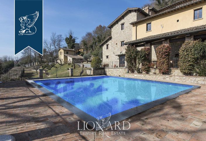 Image No.10-22 Bed Farmhouse for sale