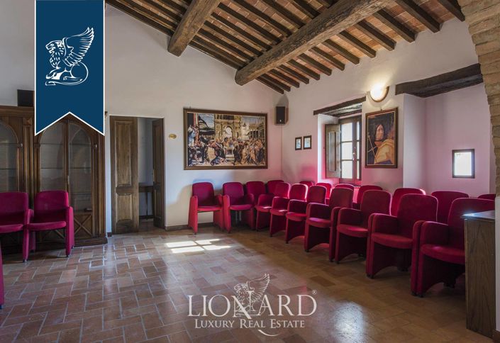 Image No.25-22 Bed Farmhouse for sale