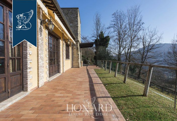 Image No.28-22 Bed Farmhouse for sale