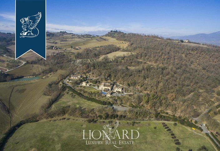 Image No.5-22 Bed Farmhouse for sale