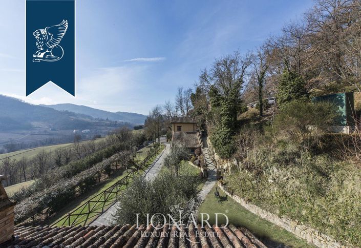 Image No.7-22 Bed Farmhouse for sale