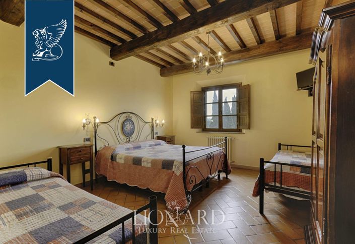 Image No.19-15 Bed Farmhouse for sale