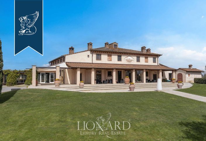 Image No.6-15 Bed Farmhouse for sale