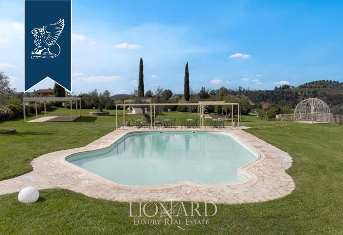 Image No.8-15 Bed Farmhouse for sale