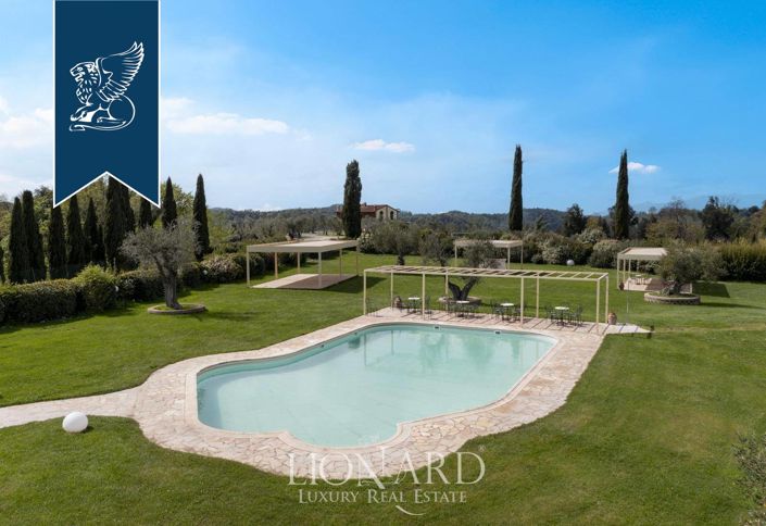 Image No.9-15 Bed Farmhouse for sale