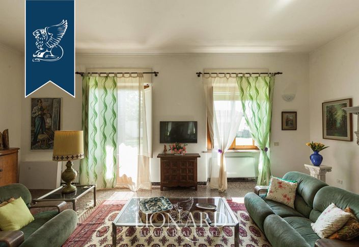 Image No.17-10 Bed Villa for sale