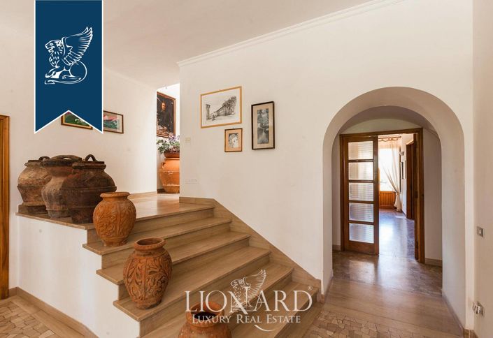 Image No.25-10 Bed Villa for sale