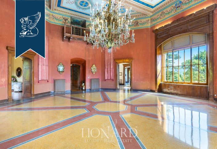 Image No.13-10 Bed Property for sale