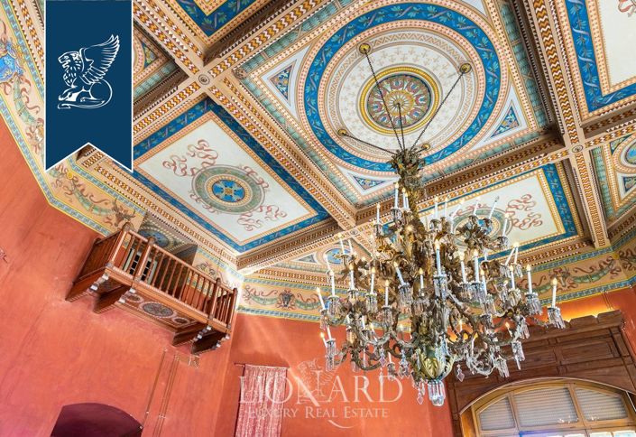 Image No.15-10 Bed Property for sale