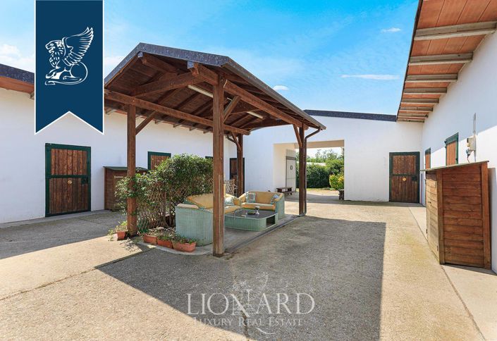 Image No.10-13 Bed Farmhouse for sale