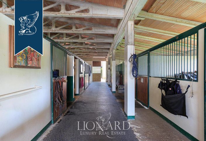 Image No.18-13 Bed Farmhouse for sale