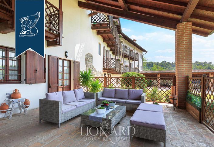 Image No.21-13 Bed Farmhouse for sale