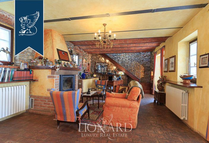 Image No.24-13 Bed Farmhouse for sale