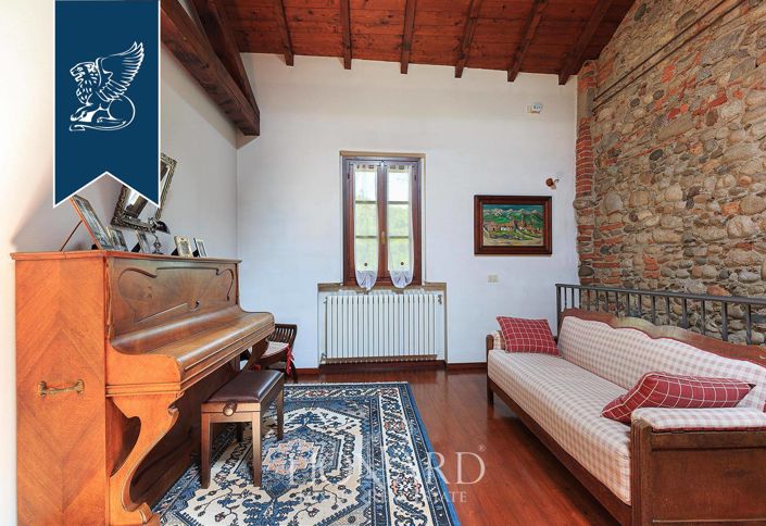 Image No.28-13 Bed Farmhouse for sale