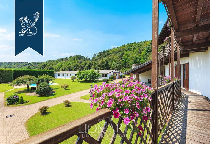 Image No.3-13 Bed Farmhouse for sale