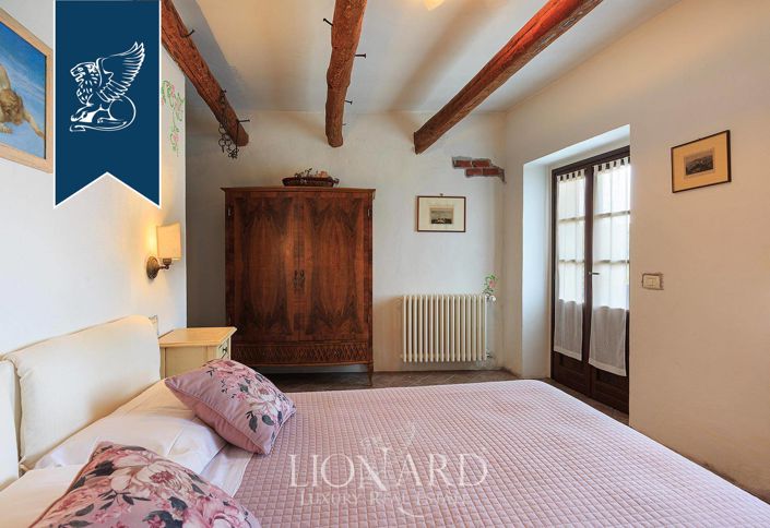 Image No.35-13 Bed Farmhouse for sale