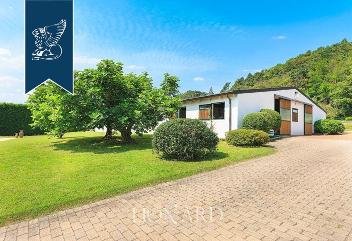 Image No.6-13 Bed Farmhouse for sale