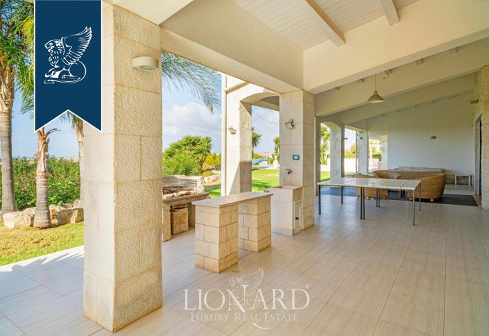 Image No.12-12 Bed Villa for sale