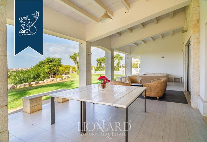 Image No.13-12 Bed Villa for sale