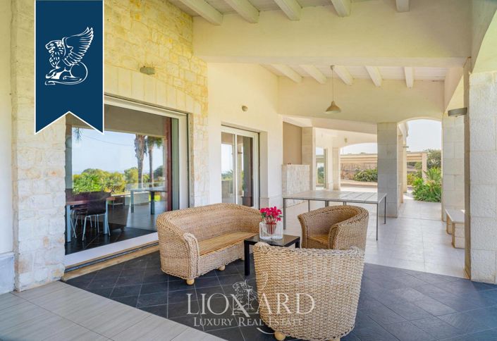 Image No.15-12 Bed Villa for sale