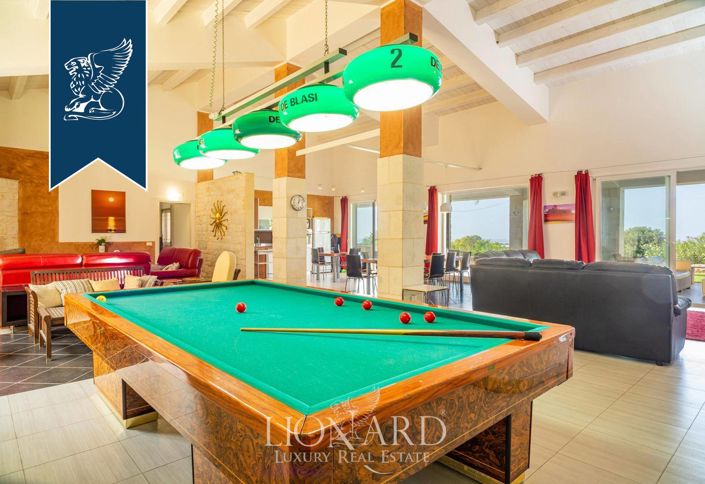 Image No.17-12 Bed Villa for sale