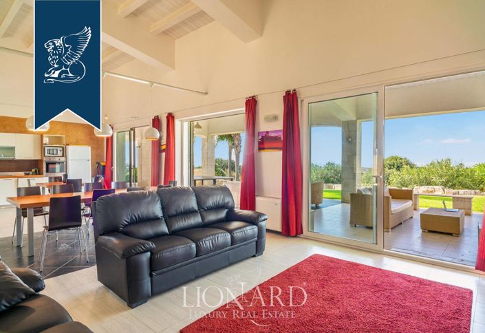 Image No.18-12 Bed Villa for sale