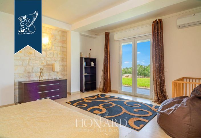 Image No.20-12 Bed Villa for sale