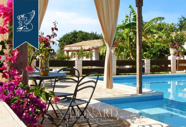 Image No.4-12 Bed Villa for sale