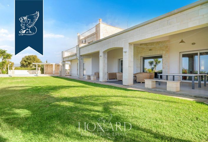 Image No.5-12 Bed Villa for sale