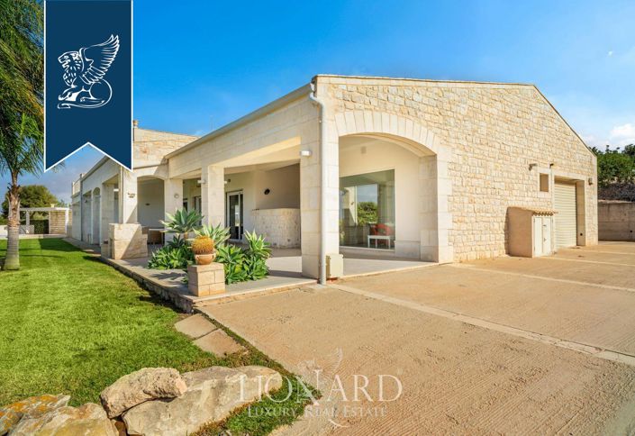 Image No.6-12 Bed Villa for sale