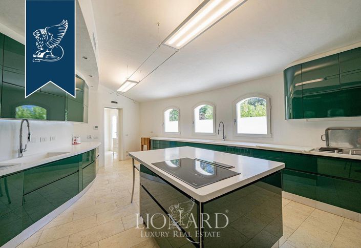 Image No.17-7 Bed Villa for sale