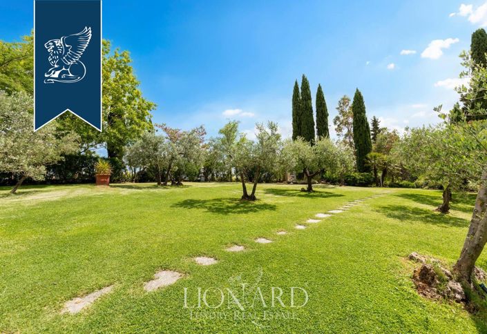 Image No.12-8 Bed Villa for sale