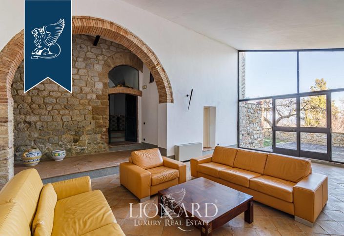 Image No.17-7 Bed Farmhouse for sale