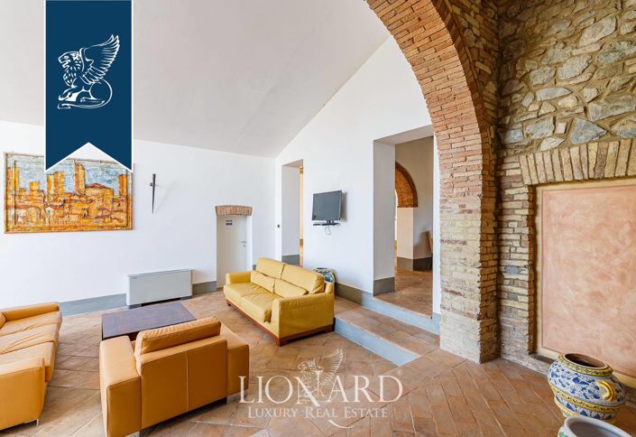 Image No.20-7 Bed Farmhouse for sale