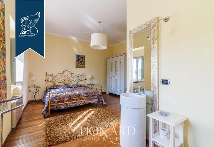 Image No.29-7 Bed Farmhouse for sale