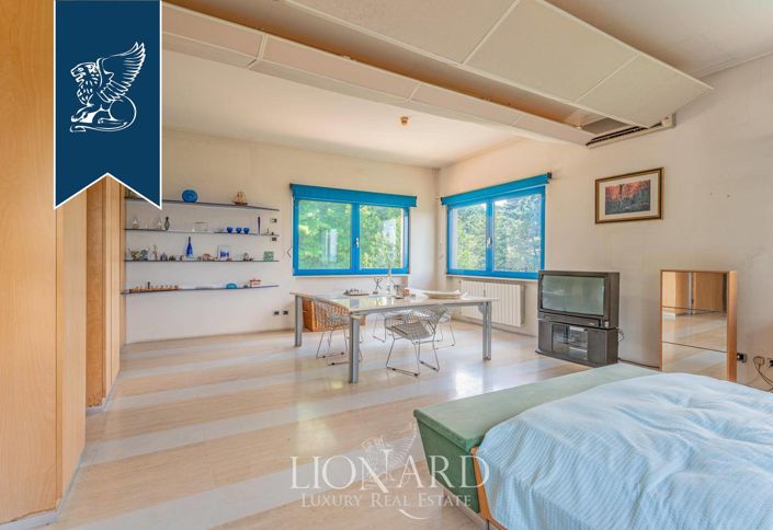 Image No.10-4 Bed Villa for sale